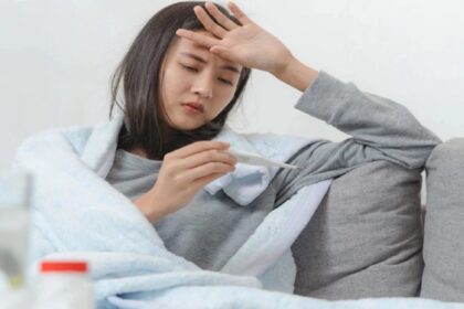 बारिश में सर्दी-जुकाम और फ्लू से बचने के लिए इन टिप्स को फॉलो करें।