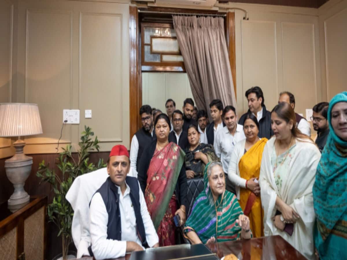 समाजवादी पार्टी के विधायकों के खिलाफ अखिलेश यादव का गुस्सा