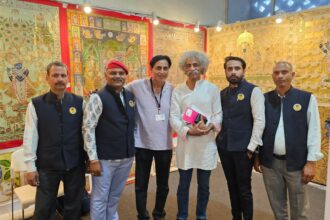 Pichwaiwala Narendra Art-Handicrafts Wowed at India Art Festival, Impressing Makarand Deshpande
