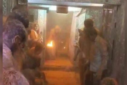 Massive fire broke out during Bhasma Aarti in Mahakali temple of Ujjain, many injured reported.