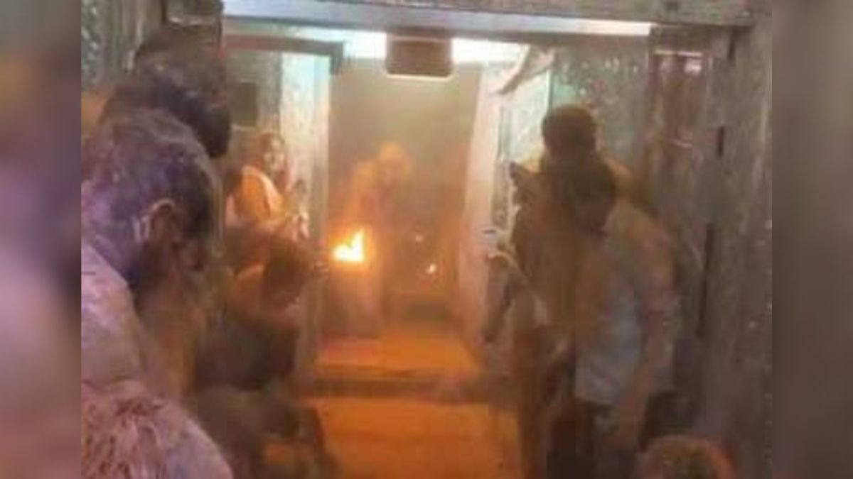 Massive fire broke out during Bhasma Aarti in Mahakali temple of Ujjain, many injured reported.