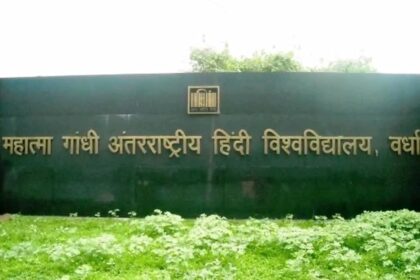 बीरान होता चेतना का द्वीप ,पिघलता ज्ञान का हिमालय !